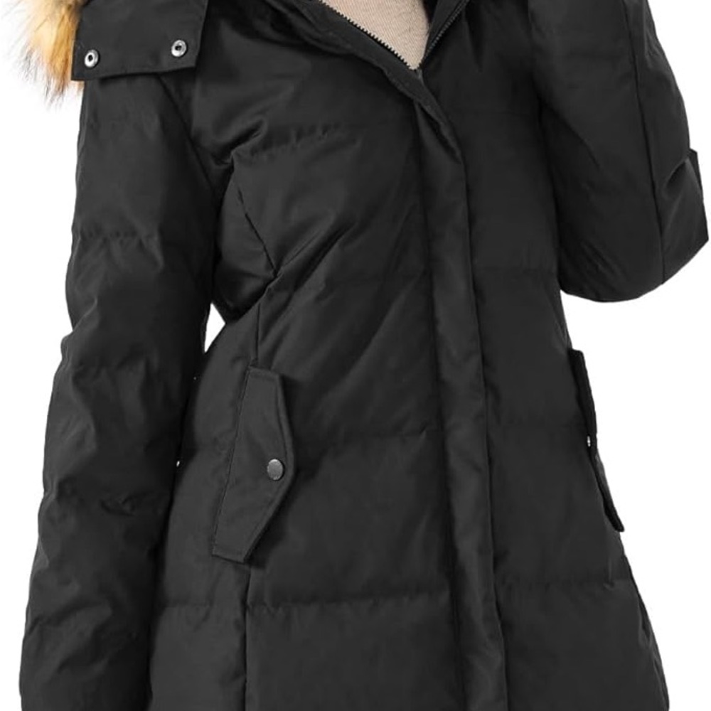 Elegant Black Down Puffer Coat with Fur Trim